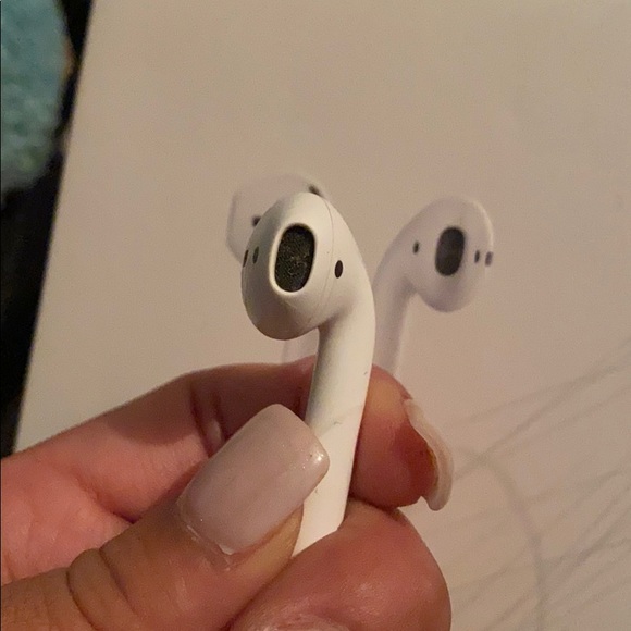 AIRPODS 1st GEN - Picture 9 of 10